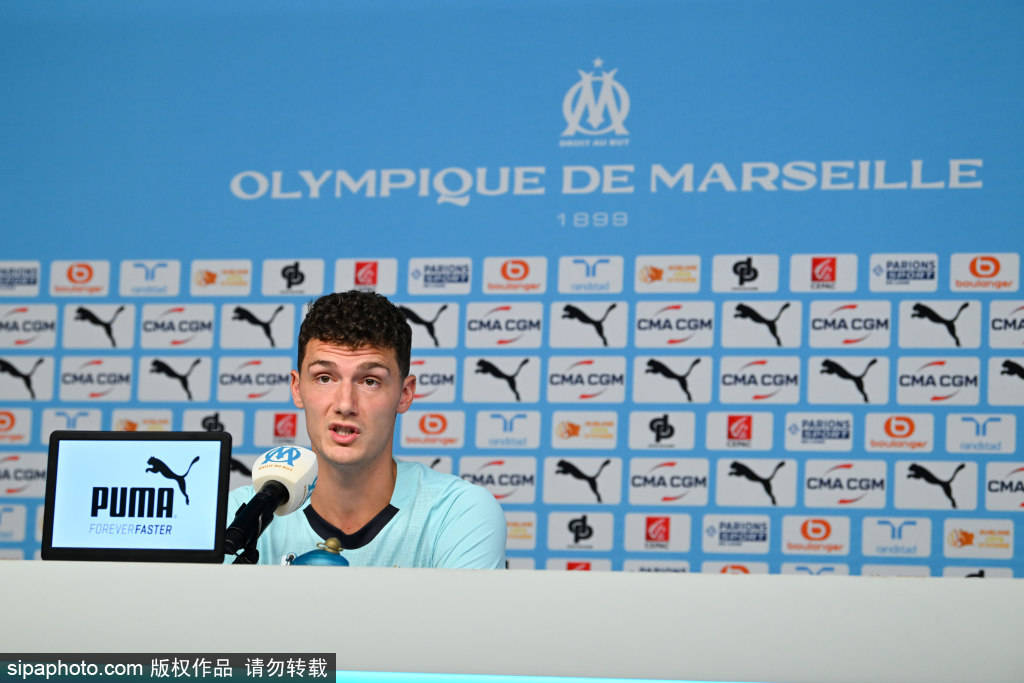 法甲球队马赛召开发布会 宣布帕瓦尔正式加盟
法甲球队马赛召开发布会 宣布帕瓦尔正式加盟